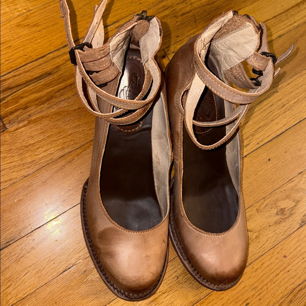 Freebird Randi tan beige antics size 9like new - Picture 6 of 11